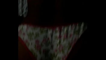 Брюнеточка шлюха erika korti запихивает похотливую секс игрушку в пизду